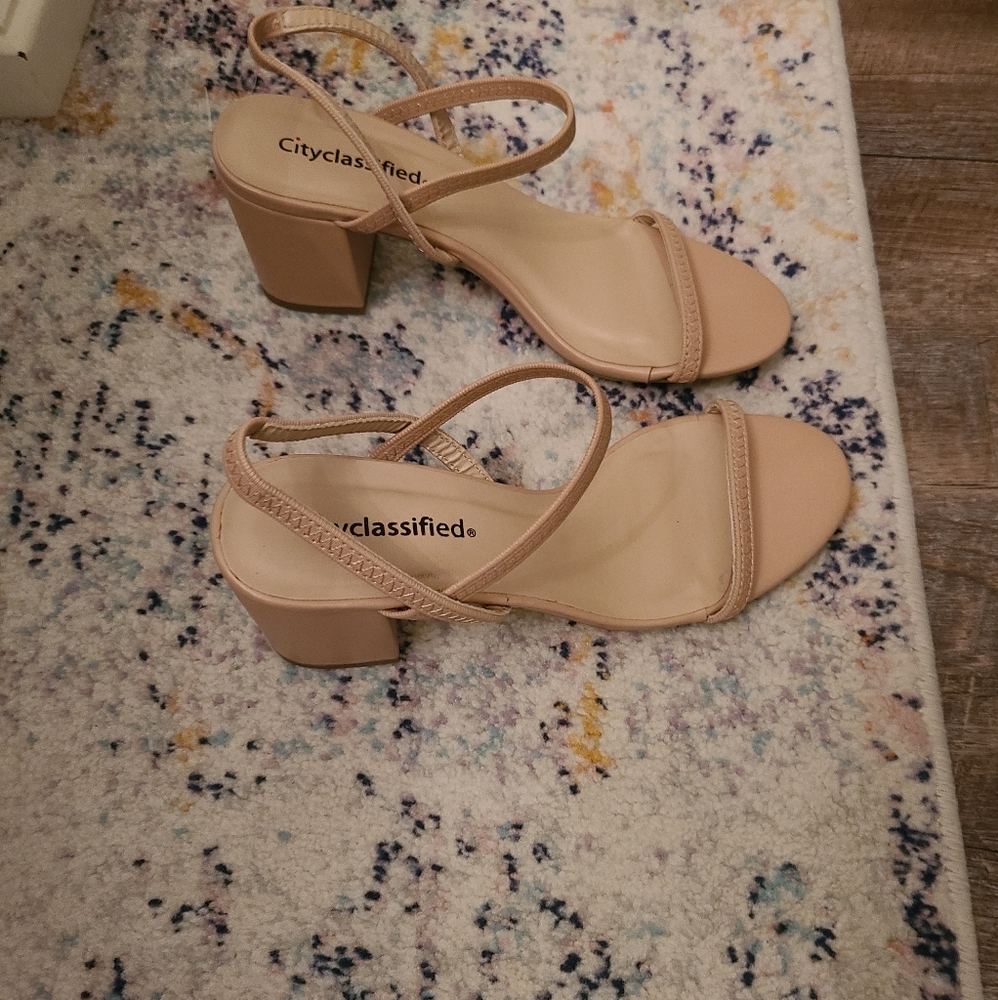 Like new Nude heels